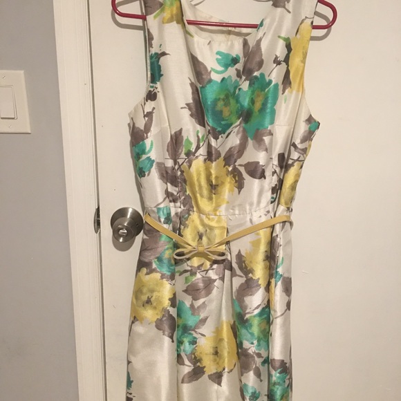 Spring dress - Picture 2 of 4